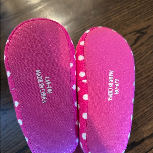 Minnie Mouse Slippers - Picture 4 of 5
